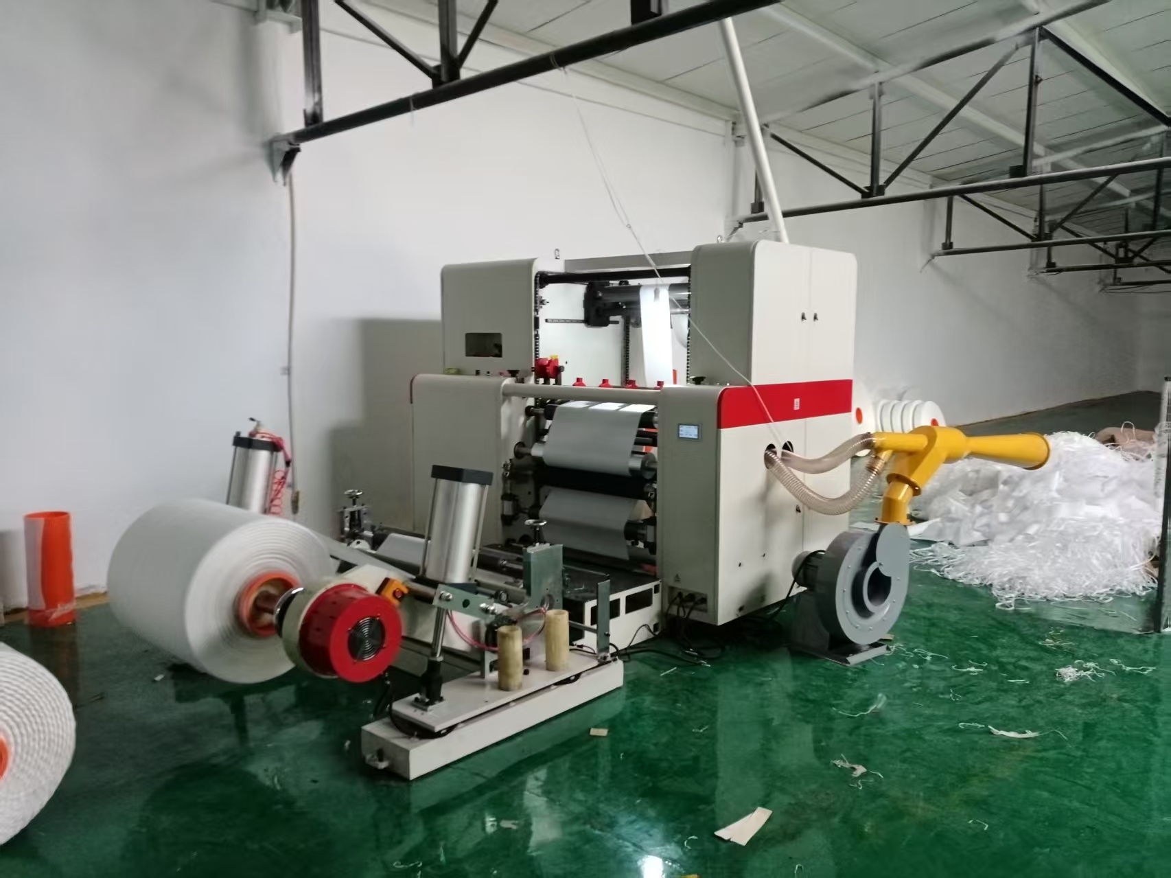 Machine automatique à haute vitesse de rembobinage et de découpe CLFQ-W1100